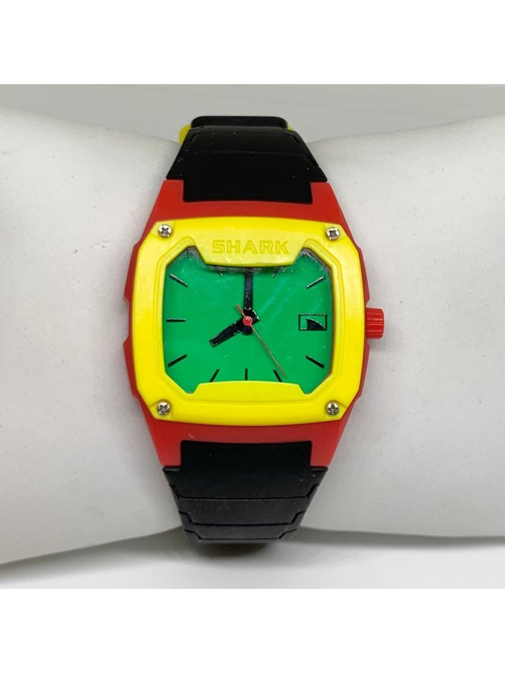Freestyle Rasta Classic Shark Analog Watch unisex multicolored dial 38mm running